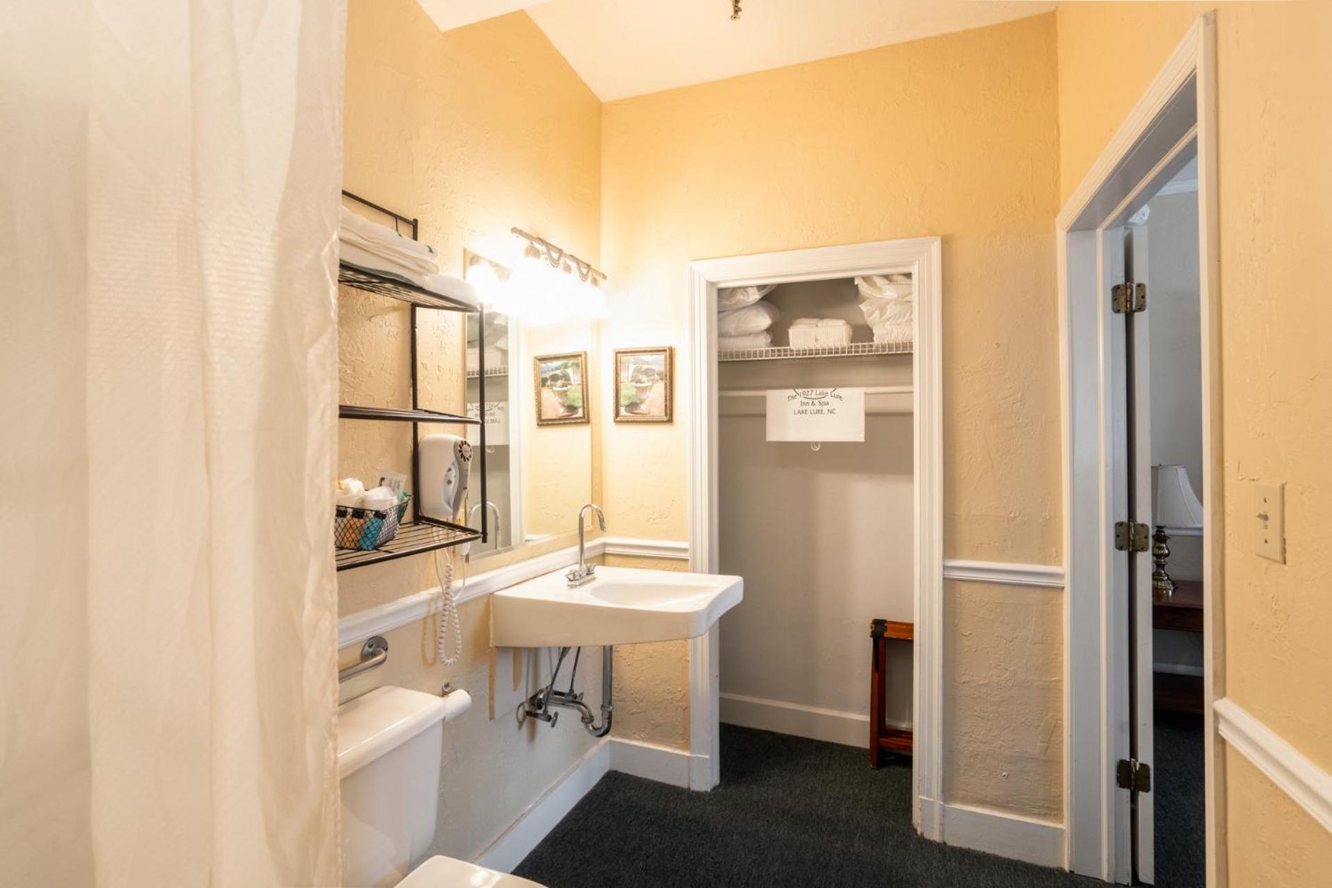 Lake Lure Inn And Spa エクステリア 写真